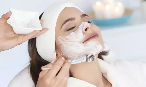 Skin Care: रात को सोने से पहले करें स्किन व्हाइटनिंग फेशियल, अगले दिन मिलेगा गजब का निखार Skin Care: रात को सोने से पहले करें स्किन व्हाइटनिंग फेशियल, अगले दिन मिलेगा गजब का निखार