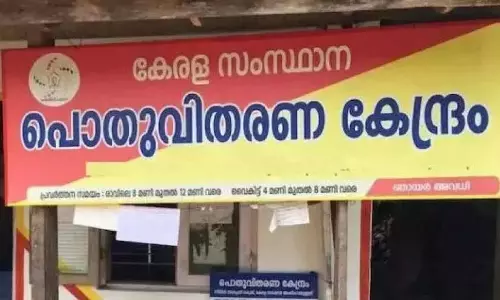 Kerala: दूसरे राज्यों से आए 2946 लोग खरीद रहे हैं राशन Kerala: दूसरे राज्यों से आए 2946 लोग खरीद रहे हैं राशन