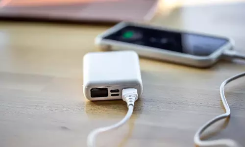 Tech Tips: गर्मी में स्मार्टफोन और लैपटॉप को ओवरहीटिंग से बचाने के 4 आसान टिप्स Tech Tips: गर्मी में स्मार्टफोन और लैपटॉप को ओवरहीटिंग से बचाने के 4 आसान टिप्स