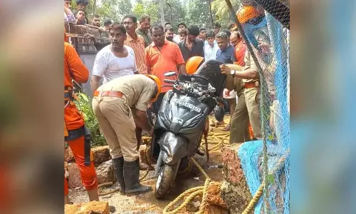 Malappuram: बाइक दीवार से टकराकर कुएं में गिरने से पिता-पुत्र की मौत