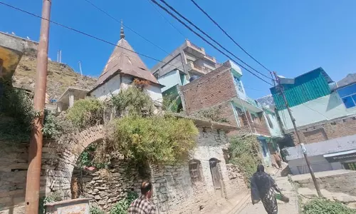 Jammu-Kashmir:  इस जिले में बदल रहे हैं हालात, गूंज रही जयकारे