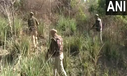 J-K: कठुआ-सांबा सेक्टर में सुरक्षा बलों ने तलाशी अभियान तेज किया J-K: कठुआ-सांबा सेक्टर में सुरक्षा बलों ने तलाशी अभियान तेज किया