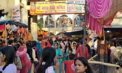 Kanpur: बारादेवी मंदिर में श्रद्धालुओं का चेन व मोबाइल चोरी Kanpur: बारादेवी मंदिर में श्रद्धालुओं का चेन व मोबाइल चोरी