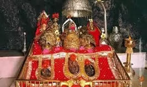 Mata vaishno Devi:  पहले नवरात्र पर हजारों श्रद्धालुओं ने किए दर्शन