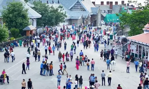 Shimla: हिमाचल प्रदेश में सैलानियों की भीड़ उमड़ने लगी