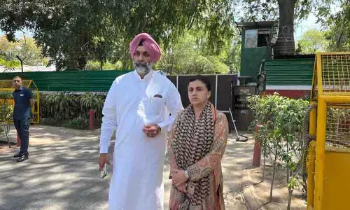कर्नल बाथ और उनके परिवार ने दिल्ली में Rajnath से मुलाकात की कर्नल बाथ और उनके परिवार ने दिल्ली में Rajnath से मुलाकात की