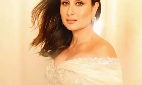 Kareena ने LFW फिनाले में मनीष मल्होत्रा की साड़ी में दिखाया जलवा Kareena ने LFW फिनाले में मनीष मल्होत्रा की साड़ी में दिखाया जलवा
