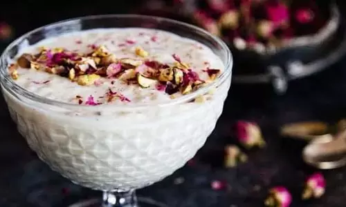 मिठास से भरी गुलाब सेवइयां खीर की रेसिपी मिठास से भरी गुलाब सेवइयां खीर की रेसिपी