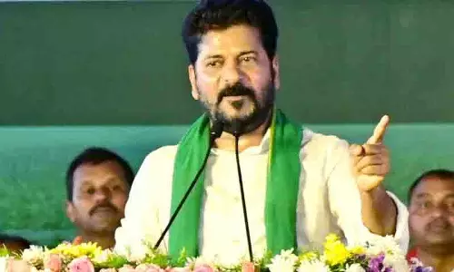 रेवंत ने Suryapet में सार्वजनिक वितरण योजना के तहत बढ़िया चावल का वितरण शुरू किया
