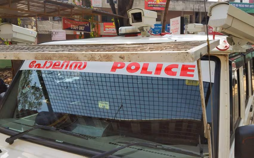 ट्रेन दुर्घटना पीड़ित से पैसे चुराने के आरोप में Kerala पुलिसकर्मी निलंबित ट्रेन दुर्घटना पीड़ित से पैसे चुराने के आरोप में Kerala पुलिसकर्मी निलंबित
