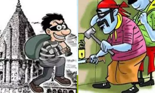 Ghaziabad: मकान का ताला तोड़कर चोर लाखों के आभूषण, नकदी चोरी लेकर फरार Ghaziabad: मकान का ताला तोड़कर चोर लाखों के आभूषण, नकदी चोरी लेकर फरार