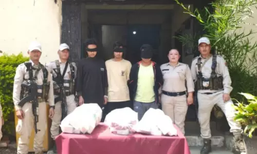 Manipur: पुलिस ने एक करोड़ रुपये की ब्राउन शुगर जब्त की, 6 तस्कर गिरफ्तार Manipur: पुलिस ने एक करोड़ रुपये की ब्राउन शुगर जब्त की, 6 तस्कर गिरफ्तार