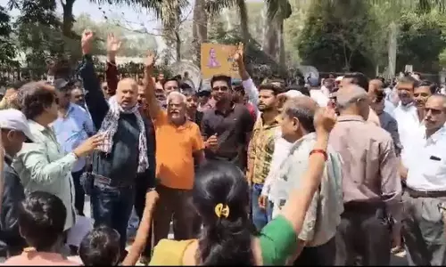 गुंडे वसीम कुरैशी की गिरफ्तारी नहीं, भड़के लोगों ने किया थाने का घेराव