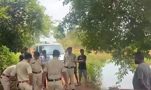 Sanguem में घातक नहर दुर्घटना के बाद स्थानीय लोगों ने विरोध प्रदर्शन किया Sanguem में घातक नहर दुर्घटना के बाद स्थानीय लोगों ने विरोध प्रदर्शन किया