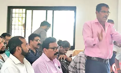 Anjuna ग्राम सभा में वार्षिक बजट को लेकर अराजकता, स्थानीय लोगों ने उचित समीक्षा की मांग की Anjuna ग्राम सभा में वार्षिक बजट को लेकर अराजकता, स्थानीय लोगों ने उचित समीक्षा की मांग की