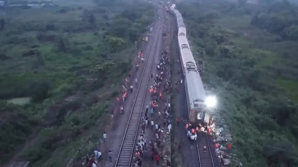 कामाख्या एक्सप्रेस दुर्घटना में कोई हताहत नहीं, Assam के दो लोग घायल सीएम सरमा