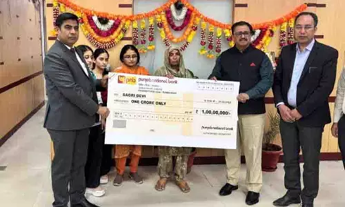 Havildar के परिवार को एक करोड़ रुपये का बीमा क्लेम मिला Havildar के परिवार को एक करोड़ रुपये का बीमा क्लेम मिला