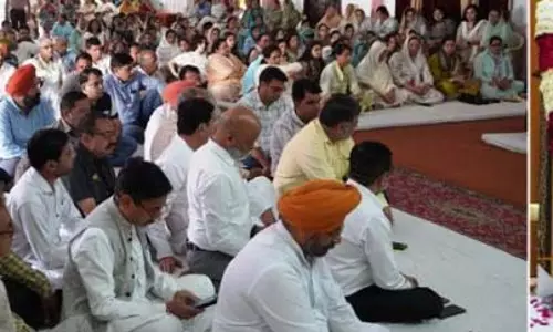 Jammu: आर्यन्स ग्रुप के संस्थापक प्रोफेसर रोशन लाल कटारिया को श्रद्धांजलि दी Jammu: आर्यन्स ग्रुप के संस्थापक प्रोफेसर रोशन लाल कटारिया को श्रद्धांजलि दी
