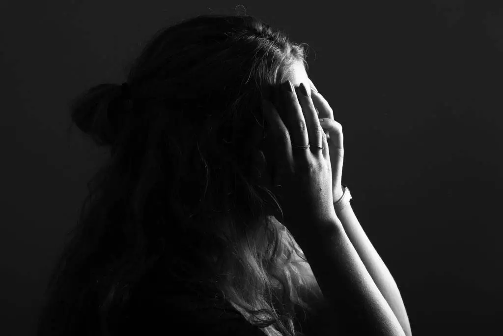 प्रेमी ने घर से भगाया, तो हाथ की नस काटकर प्रेमिका ने की खुदकुशी की कोशिश प्रेमी ने घर से भगाया, तो हाथ की नस काटकर प्रेमिका ने की खुदकुशी की कोशिश