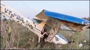 Gujarat : ट्रेनिंग के दौरान विमान दुर्घटनाग्रस्त, प्रशिक्षु महिला पायलट घायल Gujarat : ट्रेनिंग के दौरान विमान दुर्घटनाग्रस्त, प्रशिक्षु महिला पायलट घायल