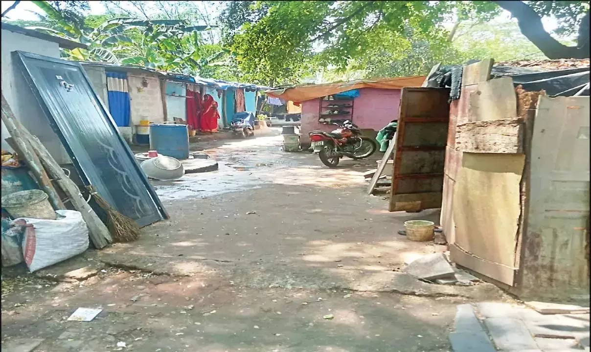 Bhubaneswar: हजारों रुपये का पानी का बिल गरीब झुग्गीवासियों को हैरान कर रहा Bhubaneswar: हजारों रुपये का पानी का बिल गरीब झुग्गीवासियों को हैरान कर रहा