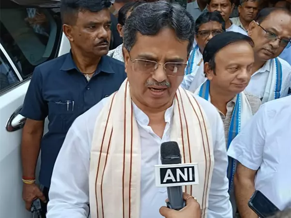Tripura CM ने मरीजों के परिजनों के लिए 10 रुपये में दोपहर का भोजन शुरू किया Tripura CM ने मरीजों के परिजनों के लिए 10 रुपये में दोपहर का भोजन शुरू किया