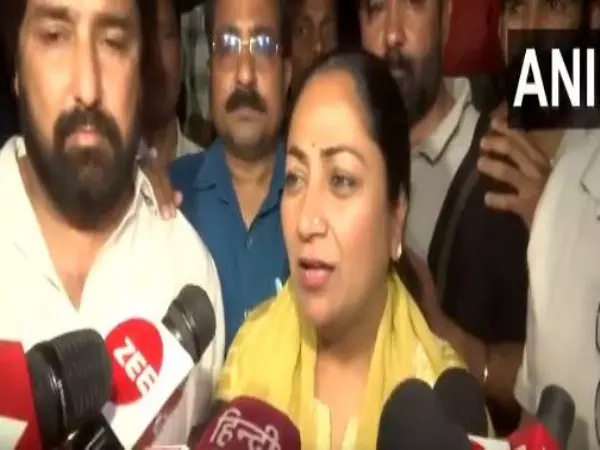 Delhi CM ने समयपुर बादली क्षेत्र में सड़क निर्माण कार्यों का निरीक्षण किया Delhi CM ने समयपुर बादली क्षेत्र में सड़क निर्माण कार्यों का निरीक्षण किया