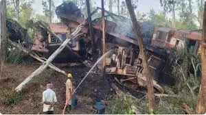 झारखंड: साहिबगंज में दो मालगाड़ियों के बीच टक्कर में दो की मौत, चार घायल झारखंड: साहिबगंज में दो मालगाड़ियों के बीच टक्कर में दो की मौत, चार घायल