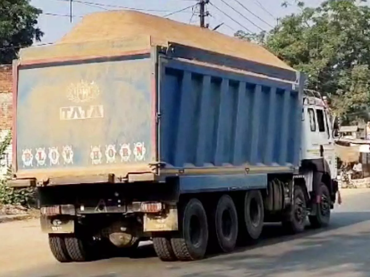Kanpur News: ओवरलोड डंपर-ट्रक की नो एंट्री Kanpur News: ओवरलोड डंपर-ट्रक की नो एंट्री