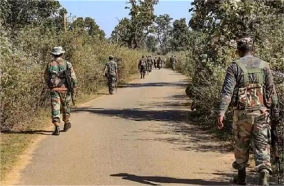 Jammu-Kashmir: सुरक्षाबलों ने 6 लोगों को लिया हिरासत में, हो सकते हैं बड़े खुलासे Jammu-Kashmir: सुरक्षाबलों ने 6 लोगों को लिया हिरासत में, हो सकते हैं बड़े खुलासे