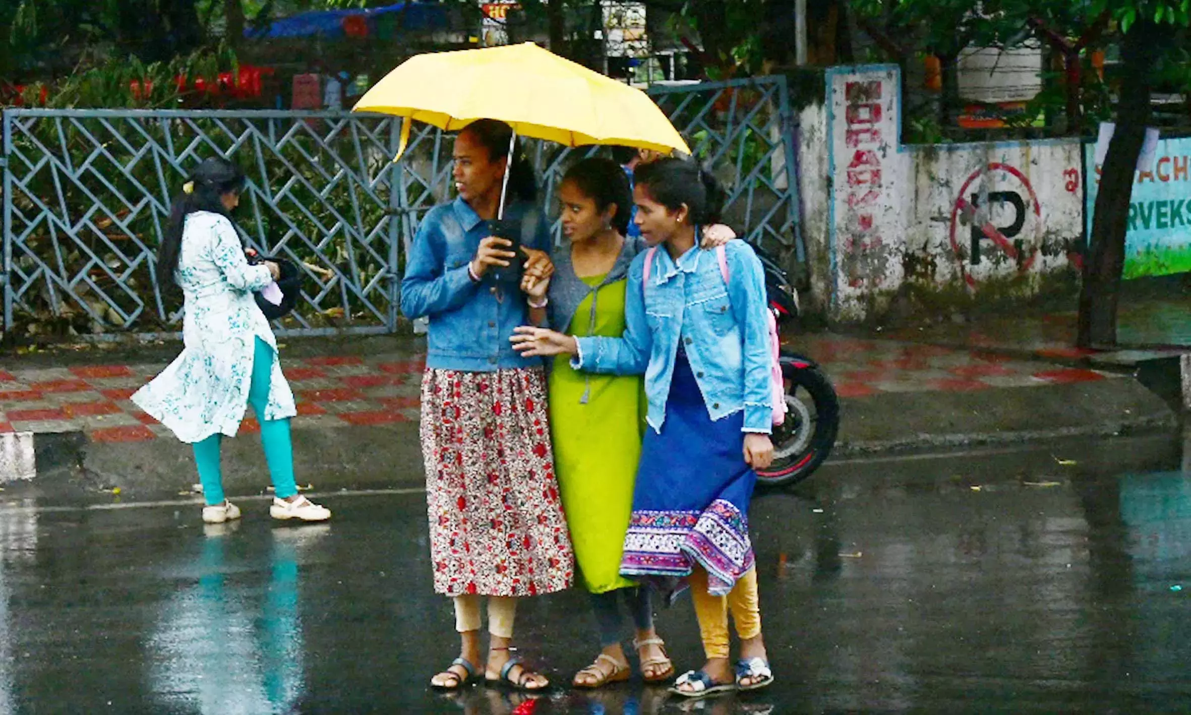 Andhra Pradesh में पारा गिरा, 3 दिन तक बारिश होगी Andhra Pradesh में पारा गिरा, 3 दिन तक बारिश होगी