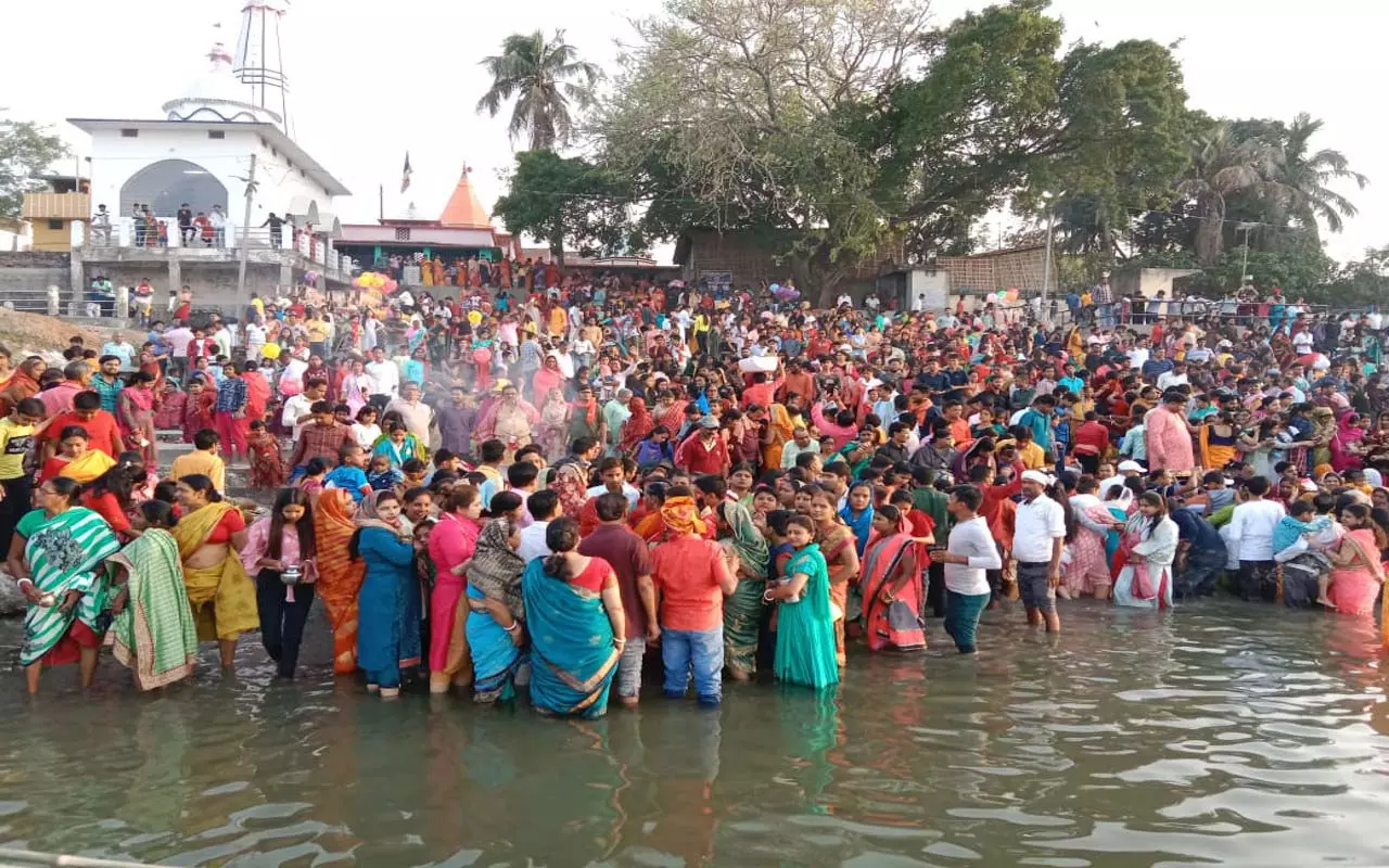 Chaiti Chhath Puja : मुजफ्फरपुर के घाटों पर श्रद्धालुओं की भारी भीड़ Chaiti Chhath Puja : मुजफ्फरपुर के घाटों पर श्रद्धालुओं की भारी भीड़