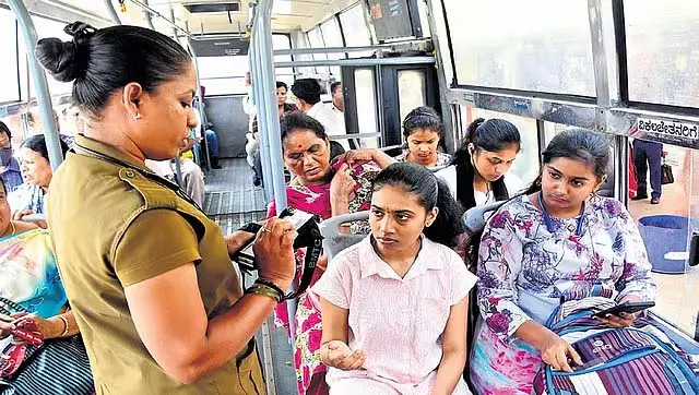 महिला सशक्तिकरण - अर्थव्यवस्था के लिए बड़ी मदद; सर्वेक्षण महिला सशक्तिकरण - अर्थव्यवस्था के लिए बड़ी मदद; सर्वेक्षण