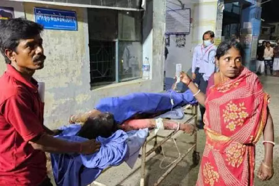 Bengal: अवैध पटाखा निर्माण इकाई में विस्फोट से चार बच्चों समेत सात की मौत Bengal: अवैध पटाखा निर्माण इकाई में विस्फोट से चार बच्चों समेत सात की मौत