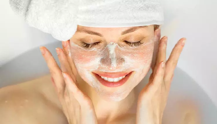 Beauty Tips: कच्चे दूध से बने इन 5 फेस पैक से चमकाएं अपनी त्वचा, नहाने से पहले लगाएं Beauty Tips: कच्चे दूध से बने इन 5 फेस पैक से चमकाएं अपनी त्वचा, नहाने से पहले लगाएं