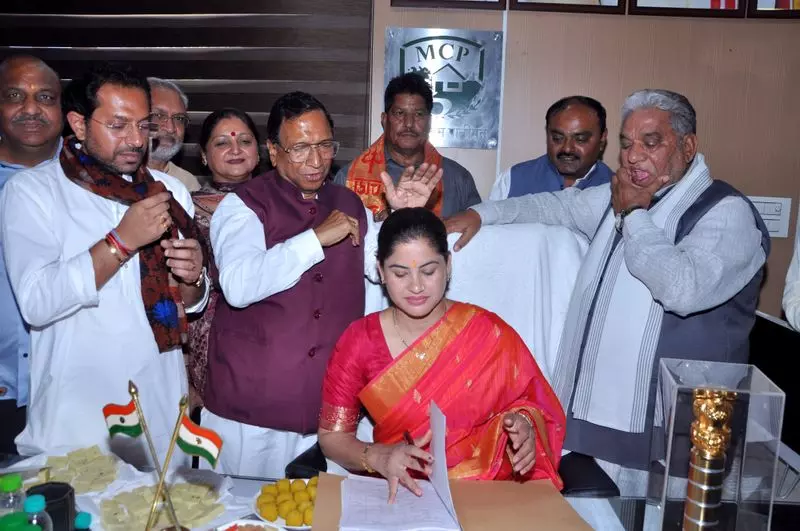 Haryana : कोमल सैनी ने पानीपत मेयर का कार्यभार संभाला Haryana : कोमल सैनी ने पानीपत मेयर का कार्यभार संभाला
