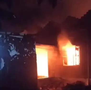 बंगाल में अवैध फैक्ट्री में विस्फोट से आठ लोगों की मौत, मालिक लापता बंगाल में अवैध फैक्ट्री में विस्फोट से आठ लोगों की मौत, मालिक लापता
