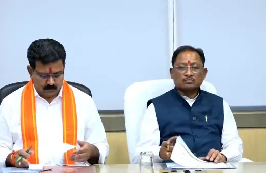 मंत्रालय नवा रायपुर में समीक्षा बैठक ले रहे CM विष्णुदेव साय मंत्रालय नवा रायपुर में समीक्षा बैठक ले रहे CM विष्णुदेव साय