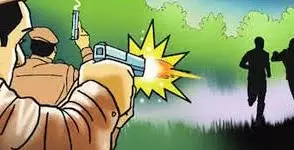 Ghaziabad: पुलिस मुठभेड़ में महिला से चेन झपटने वाला लूटेरा घायल Ghaziabad: पुलिस मुठभेड़ में महिला से चेन झपटने वाला लूटेरा घायल
