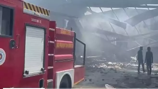 Gujarat : पटाखा फैक्ट्री में आग लगने से 13 मजदूरों की मौत Gujarat : पटाखा फैक्ट्री में आग लगने से 13 मजदूरों की मौत