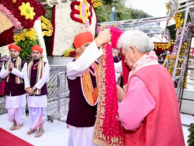 उपराज्यपाल Manoj Sinha ने माता वैष्णो देवी मंदिर में मत्था टेका उपराज्यपाल Manoj Sinha ने माता वैष्णो देवी मंदिर में मत्था टेका