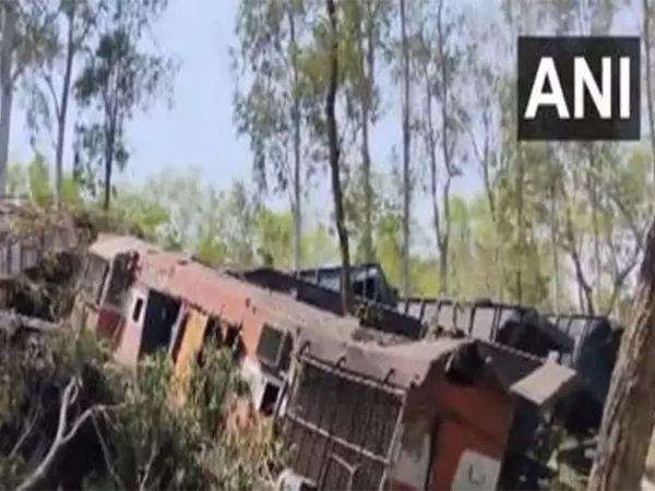 Jharkhand : दो मालगाड़ियों में टक्कर, दो लोगों की मौत और चार घायल Jharkhand : दो मालगाड़ियों में टक्कर, दो लोगों की मौत और चार घायल