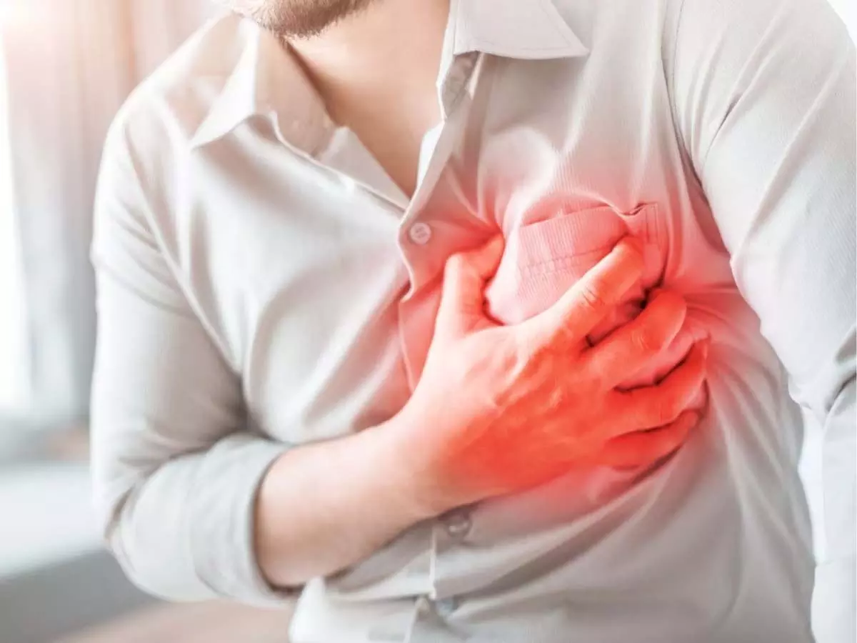 Silent Heart Attack : लक्षण और किन लोगों को है ज्यादा खतरा Silent Heart Attack : लक्षण और किन लोगों को है ज्यादा खतरा