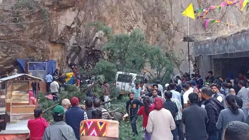 मणिकर्ण हादसे का शिकार बने लोगों के शव पोस्टमार्टम के बाद परिजनों को सौंपें मणिकर्ण हादसे का शिकार बने लोगों के शव पोस्टमार्टम के बाद परिजनों को सौंपें