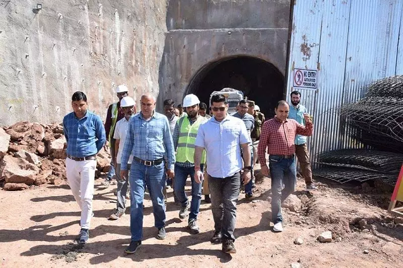 पुंछ DC ने राष्ट्रीय राजमार्ग पर चल रहे कार्य का निरीक्षण किया पुंछ DC ने राष्ट्रीय राजमार्ग पर चल रहे कार्य का निरीक्षण किया