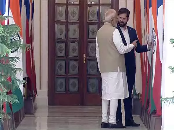 चिली के राष्ट्रपति ने PM Modi से अशोक चक्र का अर्थ पूछा, उन्होंने समझाया चिली के राष्ट्रपति ने PM Modi से अशोक चक्र का अर्थ पूछा, उन्होंने समझाया