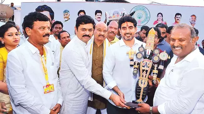 Nara Lokesh: कार्यकर्ताओं का कल्याण पहली प्राथमिकता Nara Lokesh: कार्यकर्ताओं का कल्याण पहली प्राथमिकता