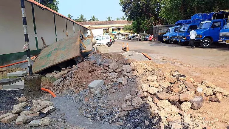 स्मार्ट सिटी सड़कों का निर्माण 31 मार्च तक पूरा करने का सरकार का वादा: GOA स्मार्ट सिटी सड़कों का निर्माण 31 मार्च तक पूरा करने का सरकार का वादा: GOA