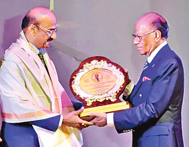 Andhra: डॉ. जगदीश को मिला विश्व वैद्य दिव्यांग बंधु पुरस्कार Andhra: डॉ. जगदीश को मिला विश्व वैद्य दिव्यांग बंधु पुरस्कार