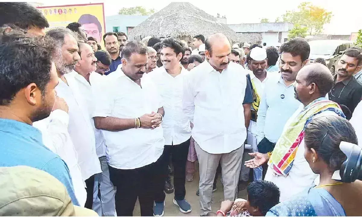 Andhra: मुख्यमंत्री आज कोठा गोलापालेम में पेंशन वितरित करेंगे Andhra: मुख्यमंत्री आज कोठा गोलापालेम में पेंशन वितरित करेंगे